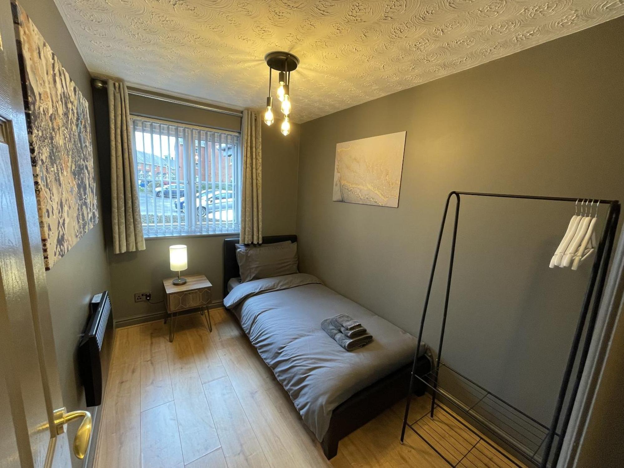 No24 - 2-Bed Boutique Apartment - Hosted By Hutch Lifestyle Leamington Spa Exterior photo