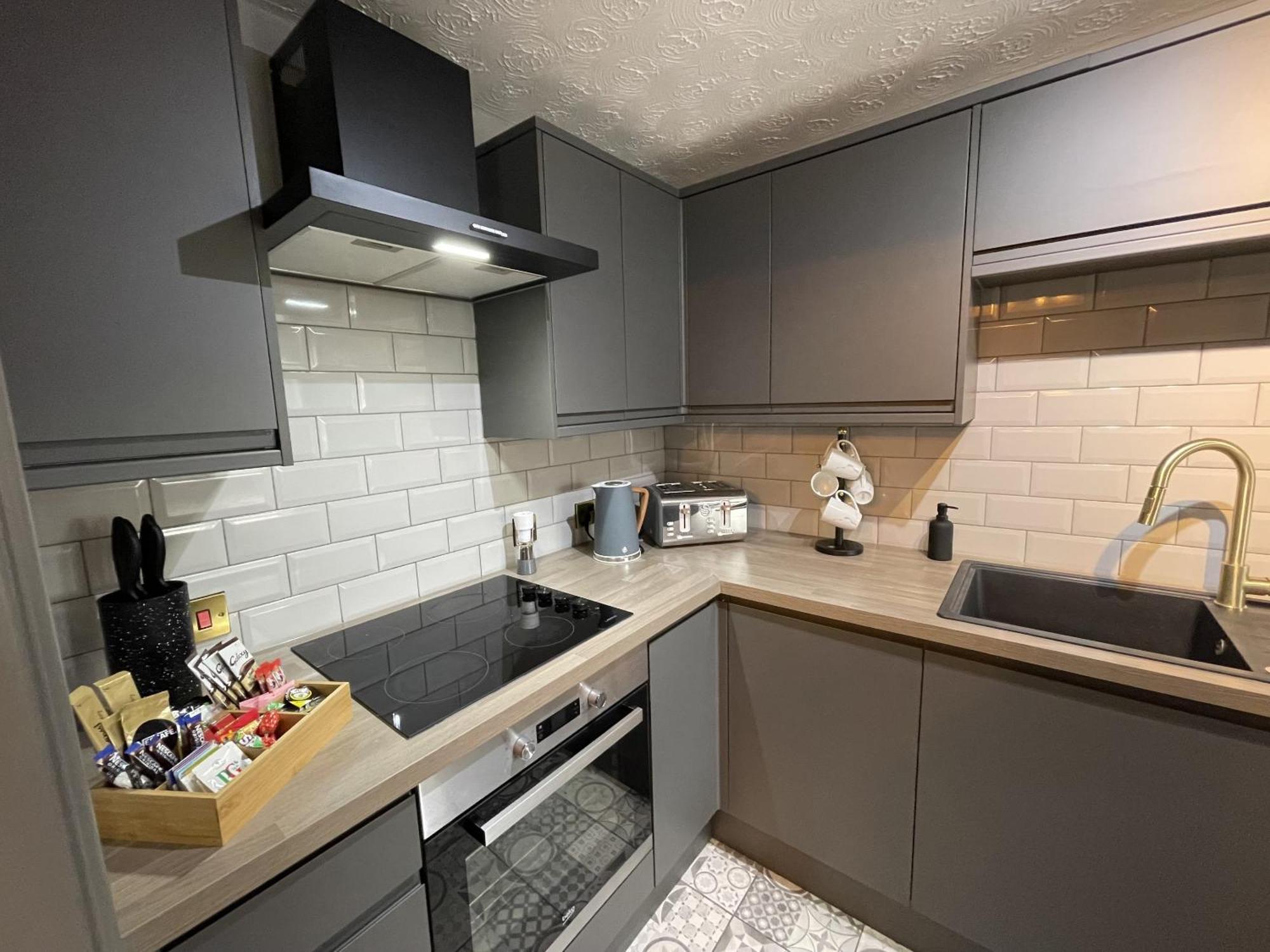 No24 - 2-Bed Boutique Apartment - Hosted By Hutch Lifestyle Leamington Spa Exterior photo