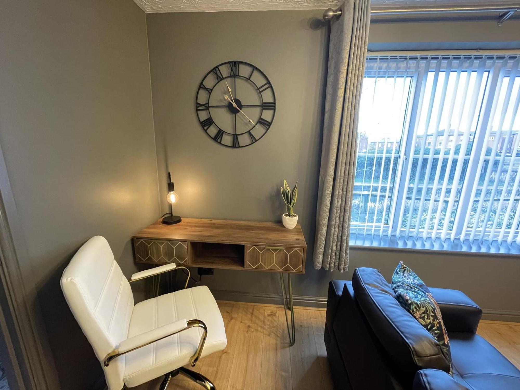 No24 - 2-Bed Boutique Apartment - Hosted By Hutch Lifestyle Leamington Spa Exterior photo